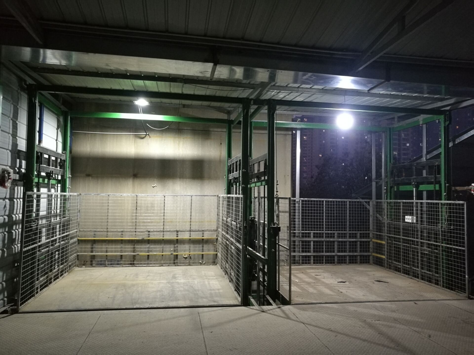 導軌式(shi)升降機(jī)