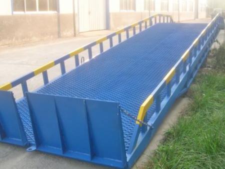 移動式登(dēng)車橋多少(shǎo)錢-西安移(yí)動式登車(che)橋多少錢(qian)